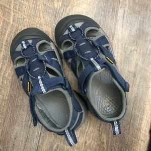Keen sandals size 11 toddler - great condition